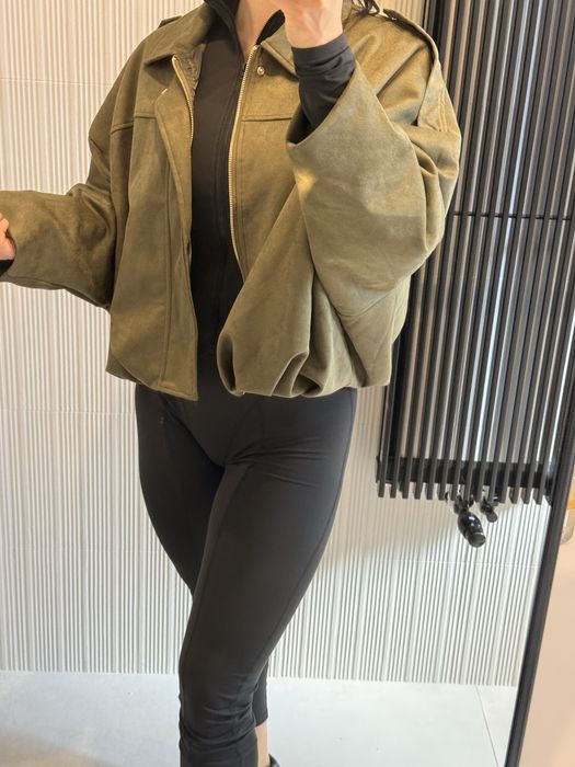 Geaca la fel ca cea de la Zara modelul viral