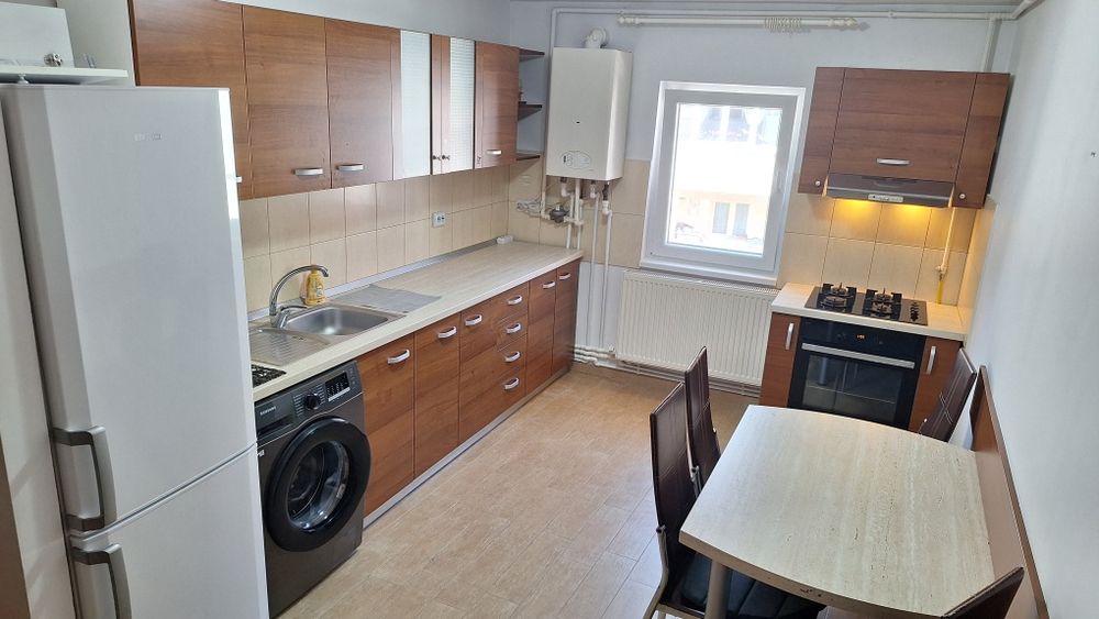 Apartament  două camere decomandat
