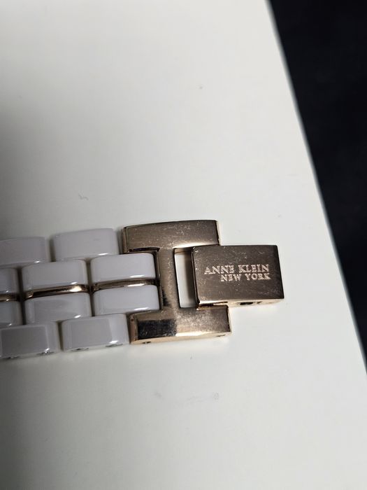 Set ceas si 3 bratari ANNE KLEIN