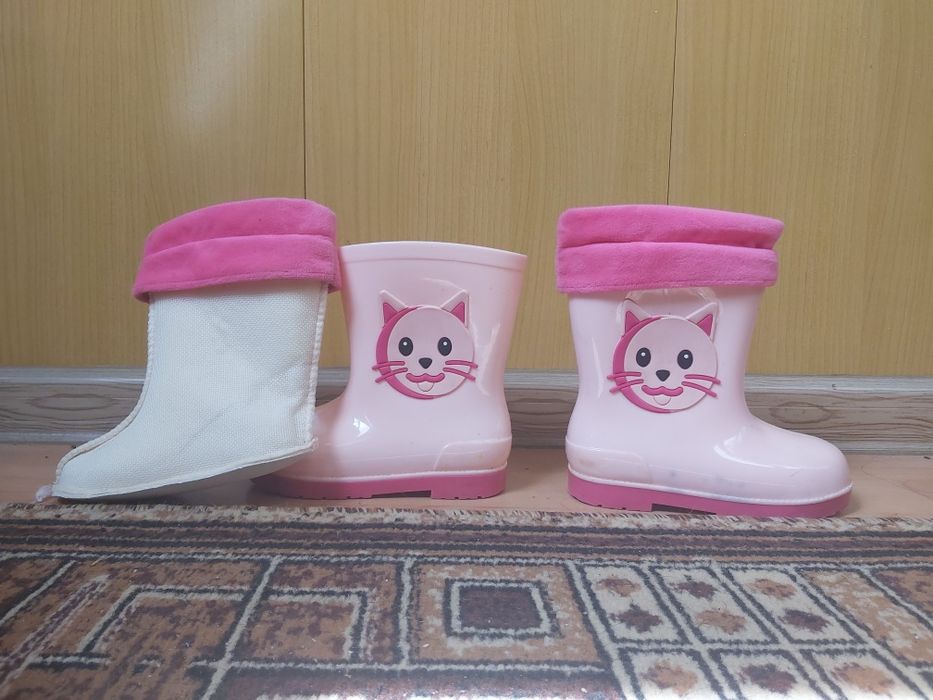 Сапоги резиновые детские продам недорого! Торг возможен!