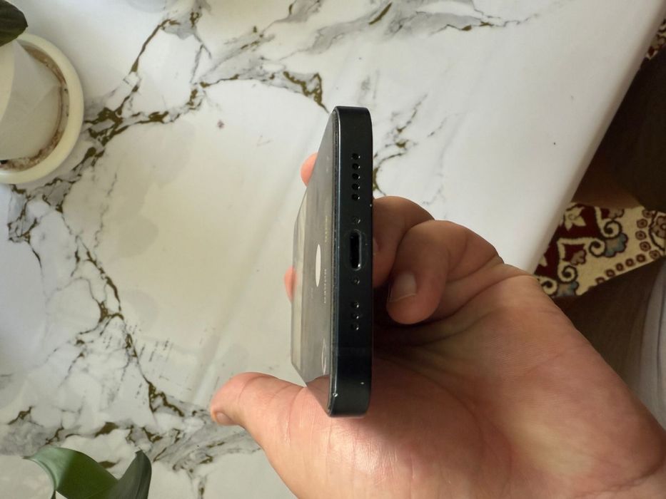 Продам Iphone 13