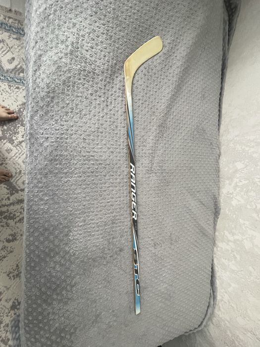 продаю хокейную клюшку