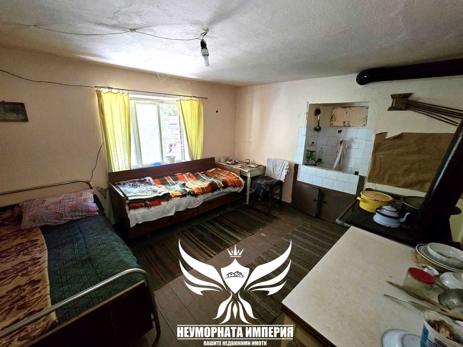 Продавам триетажна къща 150РЗП с 155кв. двор в село Малево