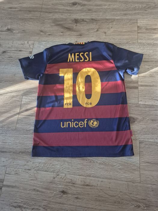 Vand tricou Barcelona cu Messi