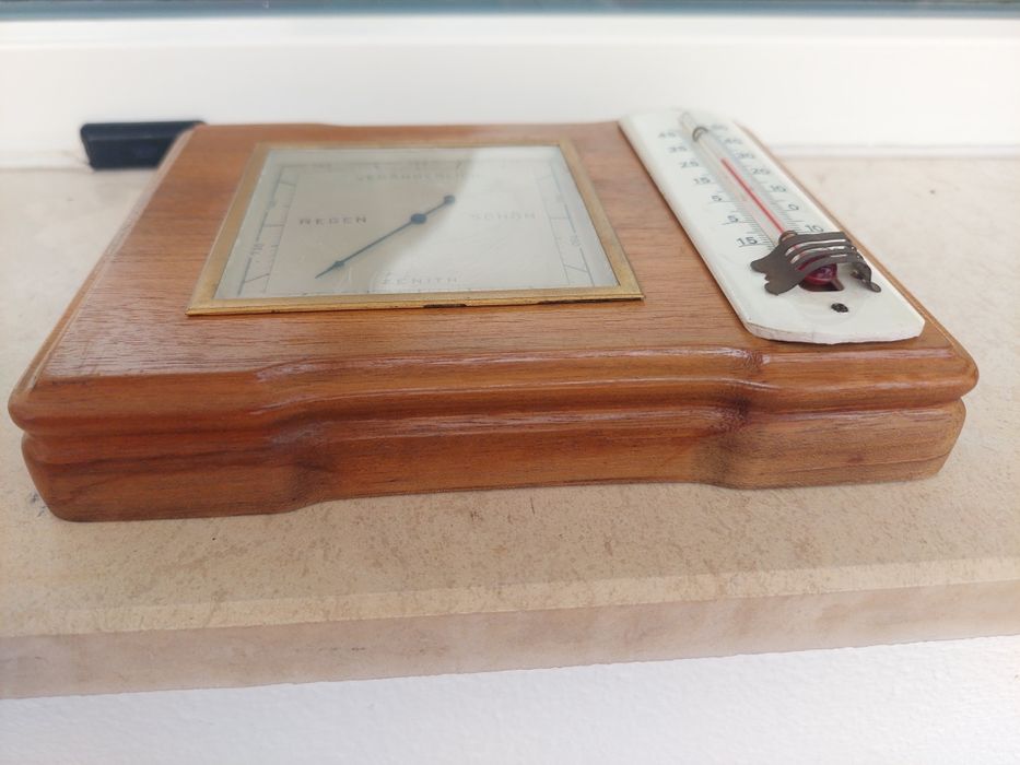 Барометър+Термометър West Germany от 90 те години размери-18см/ 14см