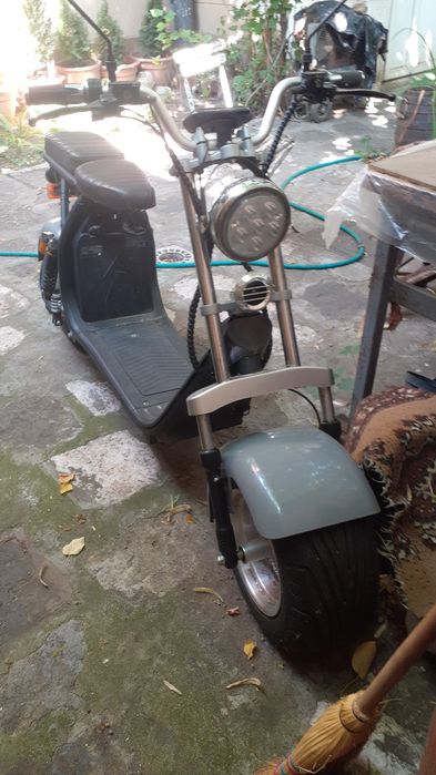 Scuter cu baterie electric