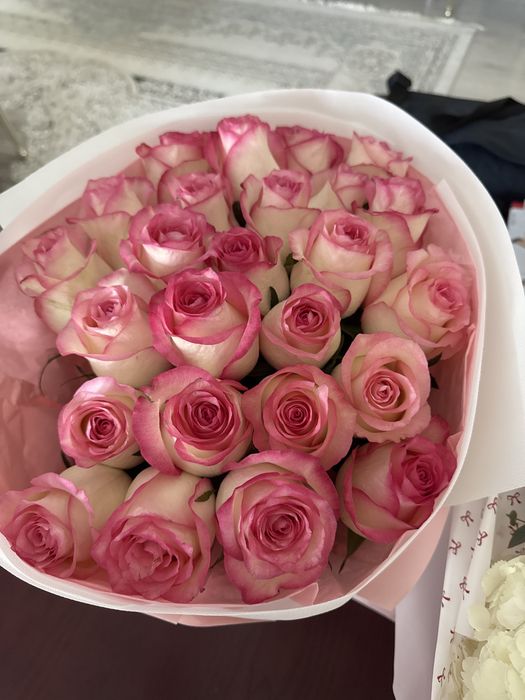 25 штук свежих роз