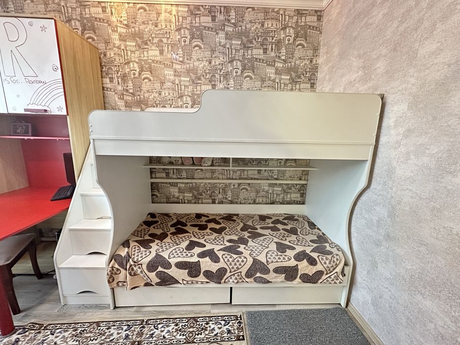 Продам двухъярусную кровать