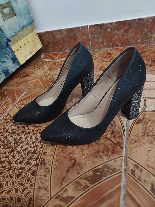 Pantofi damă impecabili.