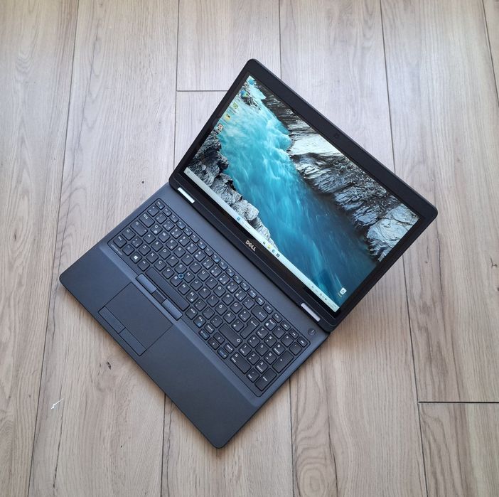 15.6' Touch Dell 5570 i7-6820HQ/32GB/AMD R7 2GB GDDR5/1TB SSD/IPS/Бат.5ч.