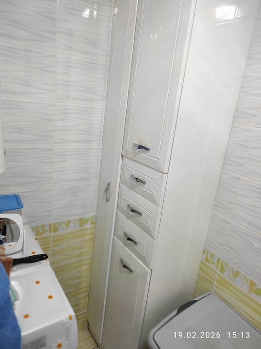 Шкаф пенал для ванной комнаты