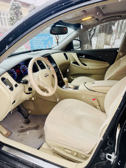 Продаётся своя Infiniti EX35