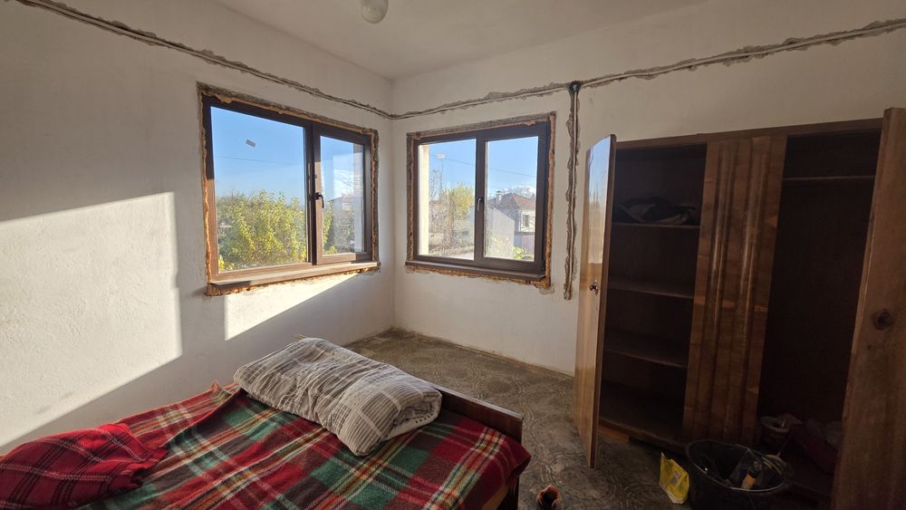 Двуетажна къща в с.Кочево, общ.Садово