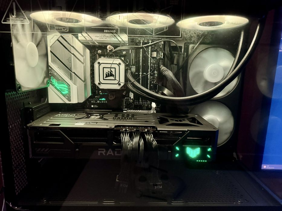 Kомпютър TUF 9070 XT 16 GB 32gb RAM Ryzen 9 7900x Seasonic GX-850 1TB SN850X