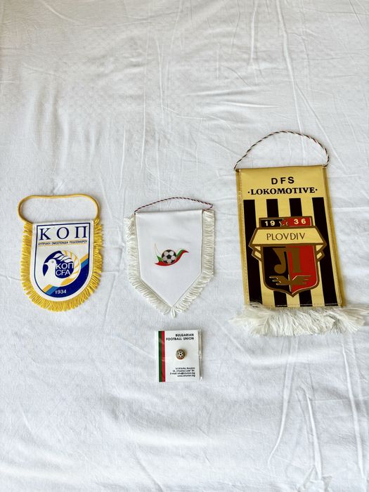 Футболни флагчета и значка