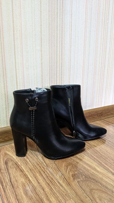 Полусапожка бренда  LORETA