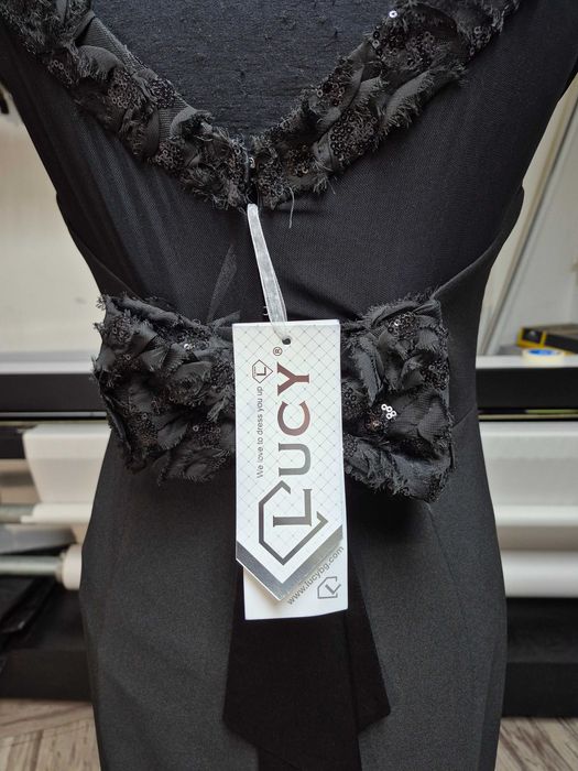 Дълга рокля на Lucy, чисто нова