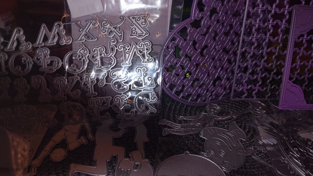 Шаблони за щамповане и щанцоване