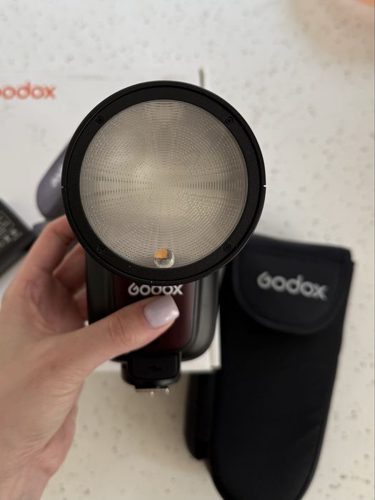 Вспышка Godox V1 Pro C