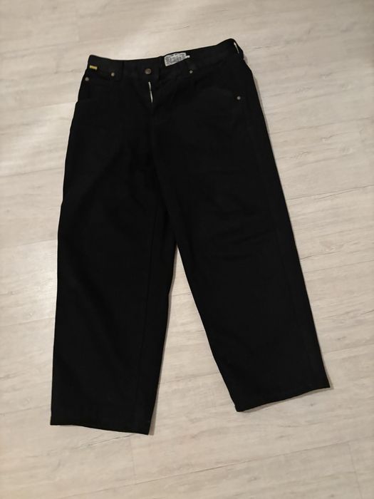 Продам пуховик ,джинсы , кросовки