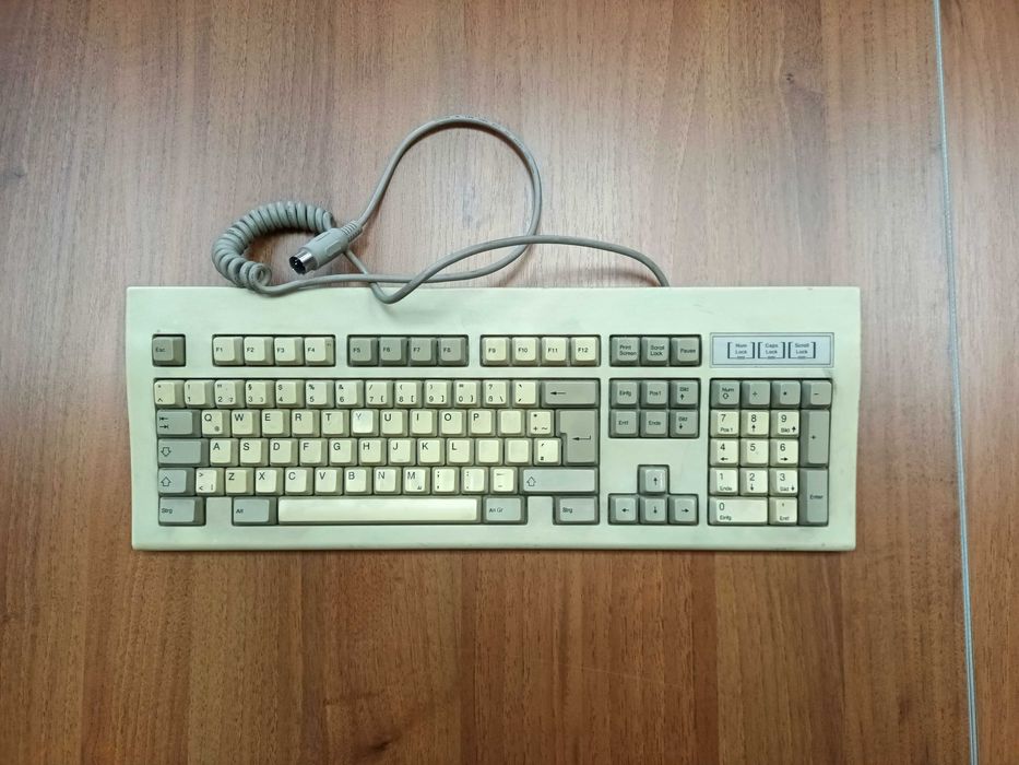 Tastaturi vechi AT