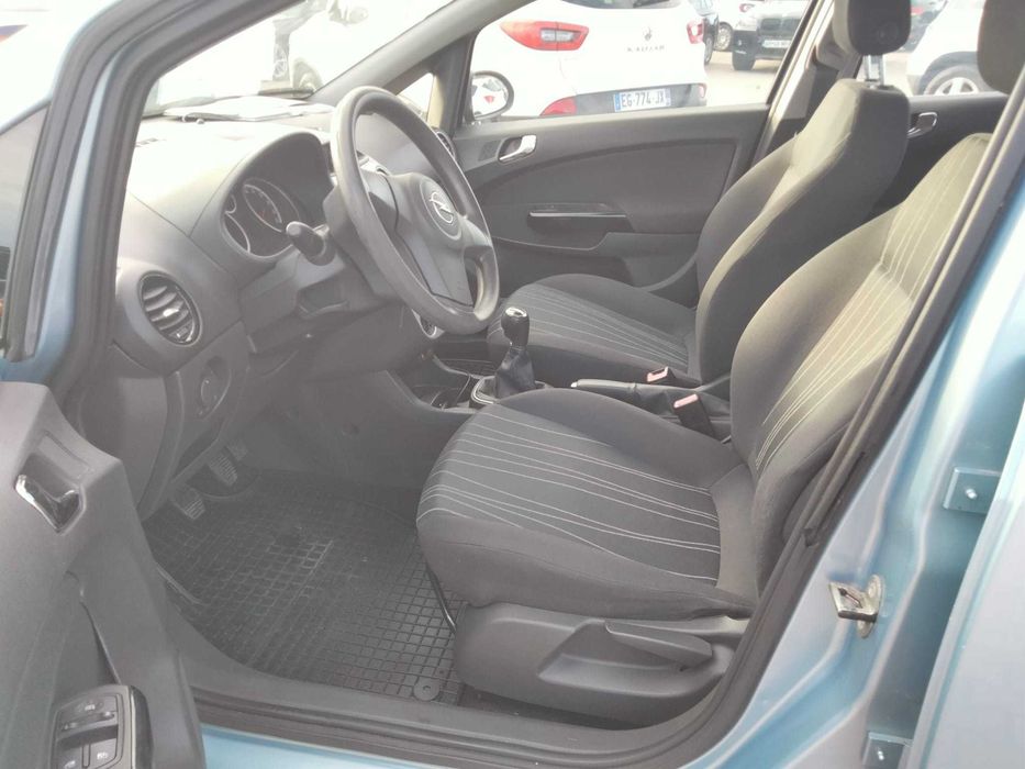 Opel Corsa 1.2 Benzină 118000 km Climă An 2009