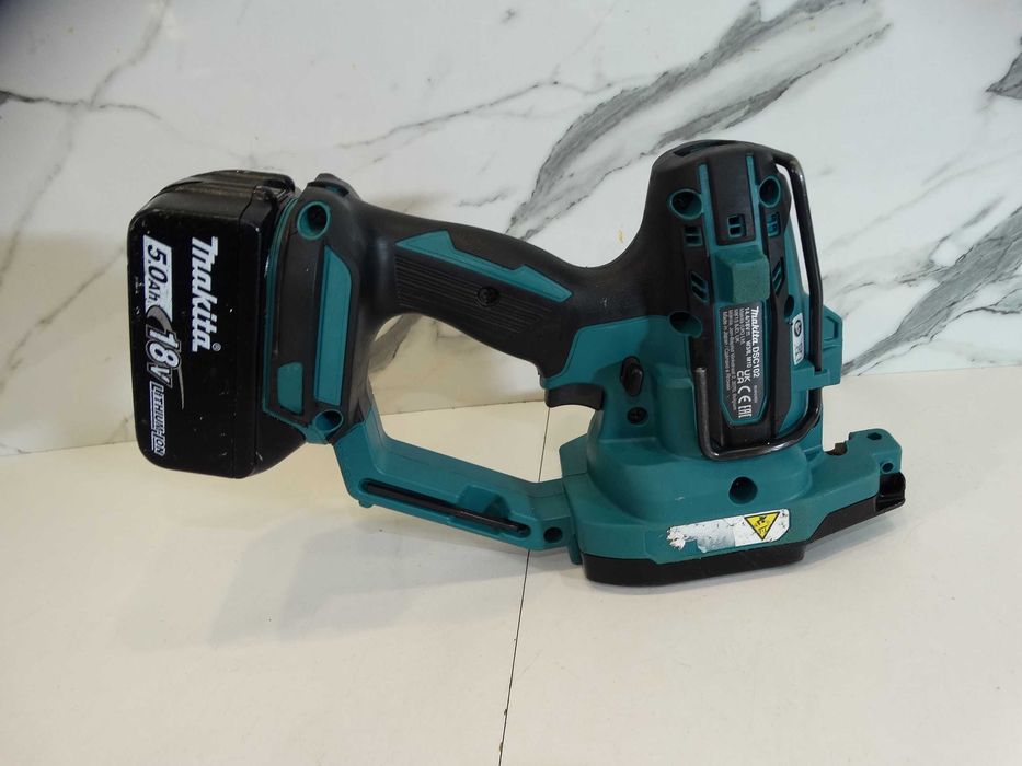 Makita DSC 102 - Акумулаторна машина за рязане на шпилки
