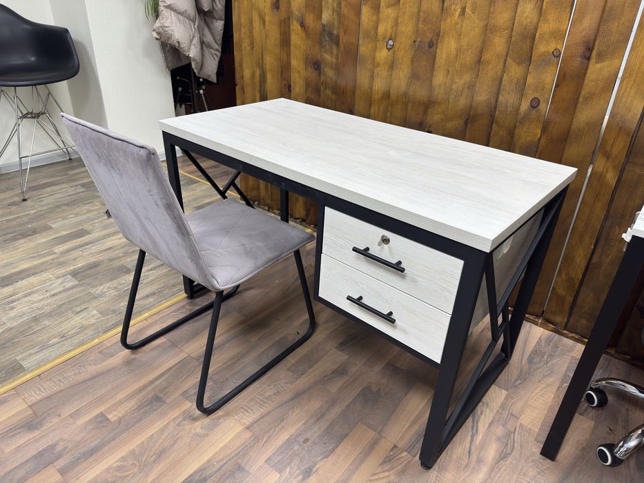 Письменный стол и стул б/у