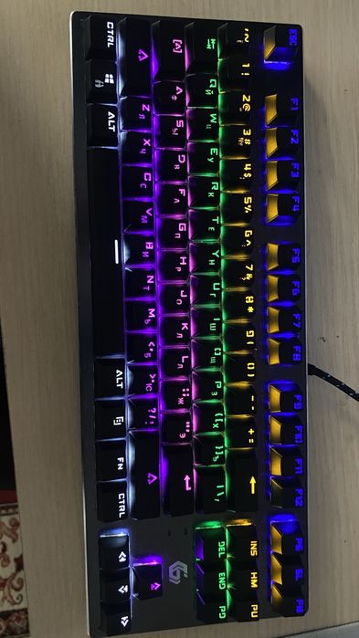 Продам клавиатуру