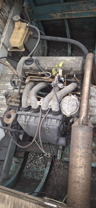 Двигател за лодка  мерцедес 2000 дизел