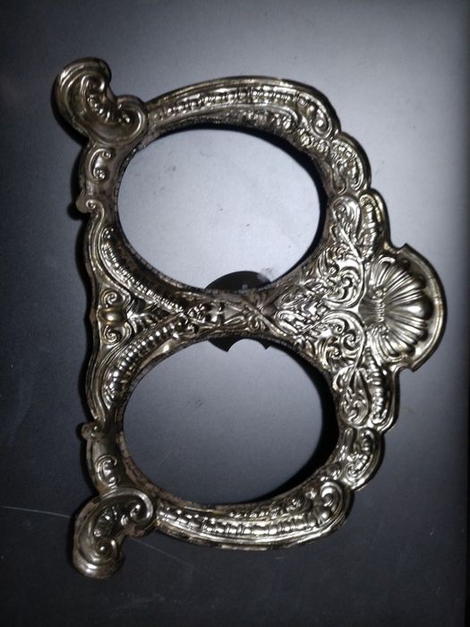 Стара сребърна рамкка за снимки