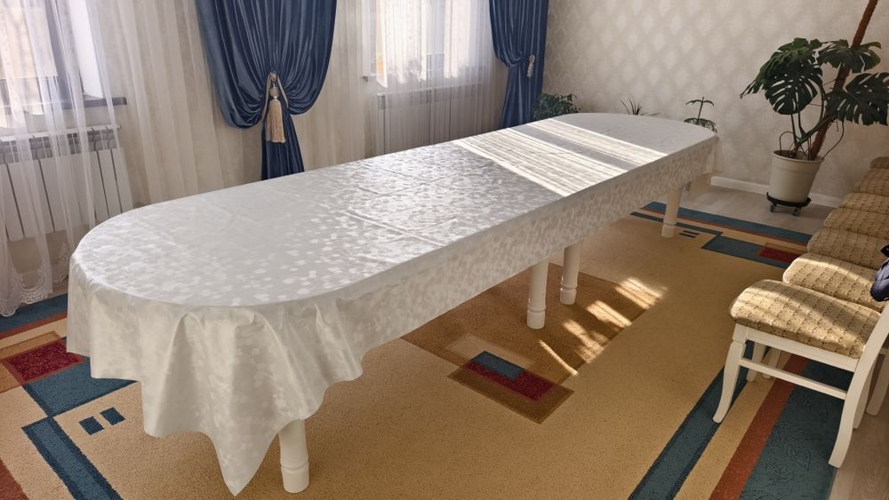 Продам стол 3,5мт с 10 стульями срочно