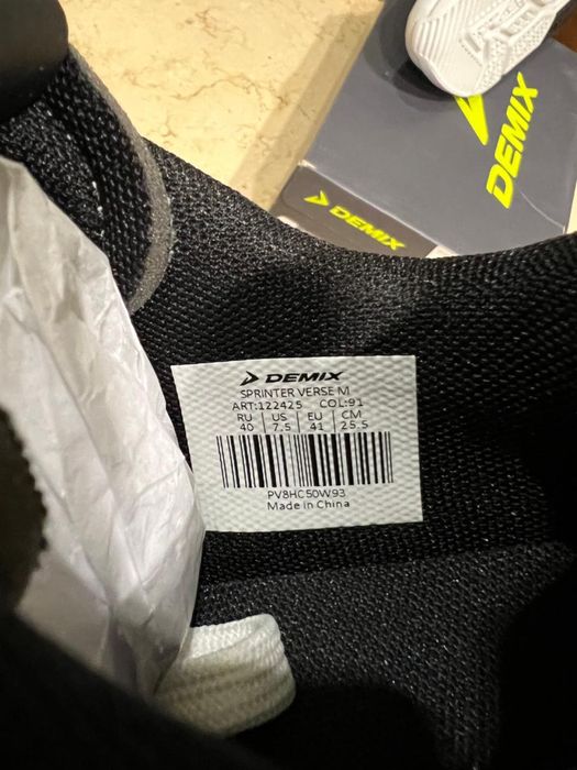 Demix кроссовки.