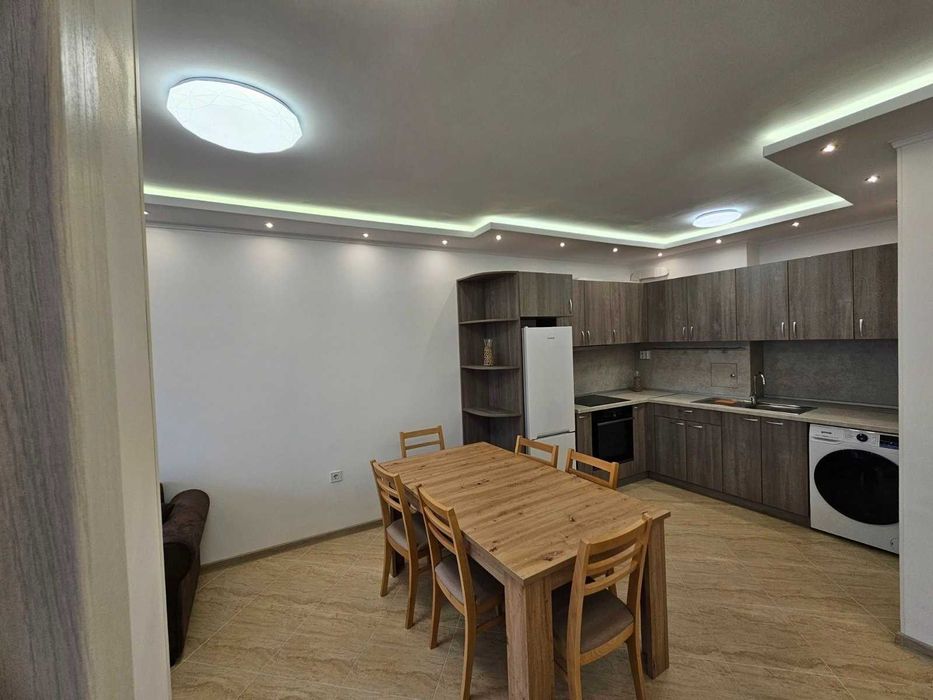 Тристаен апартамент - кв. Банишора