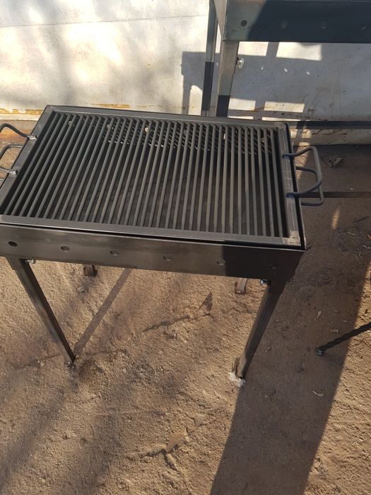 Gratar gradina picnic 60x40x10x3 cu bare rotative