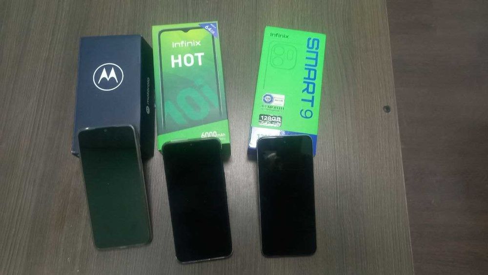 3 б/у смартфона.