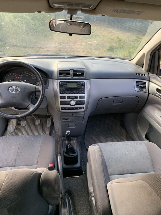 На части. Тойота Авенсис Версо, 2002 г., дизел, 2000 куб., 116 к.с