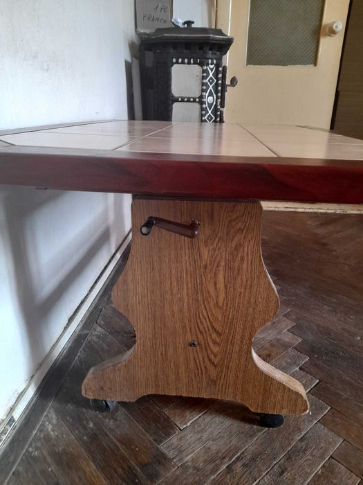 Masuta cu blat placat din gresie