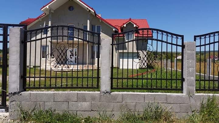 Poartă din fier forjat