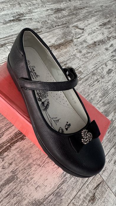 Продам туфли школьные