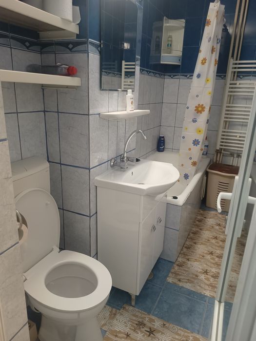 Ofer spre închiriere garsonieră.