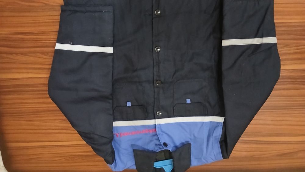 Har xil bushlatlar sotiladi