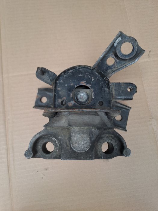 Подушка двигателя Тайота