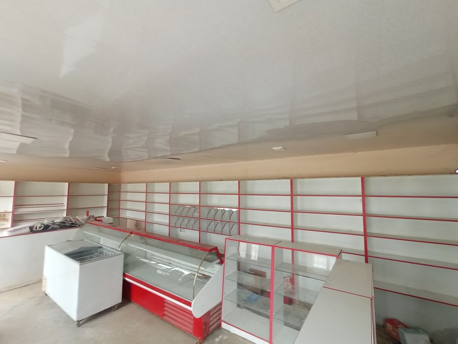 Magazin po'lka vitrina