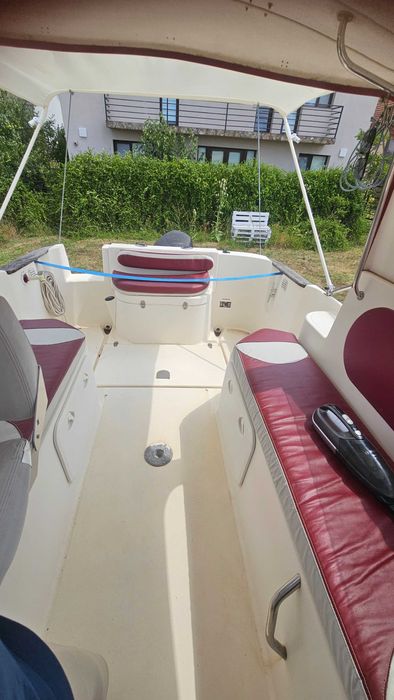Barca cabinata 6.5m cu motor 90cp 4T si Peridoc inclus