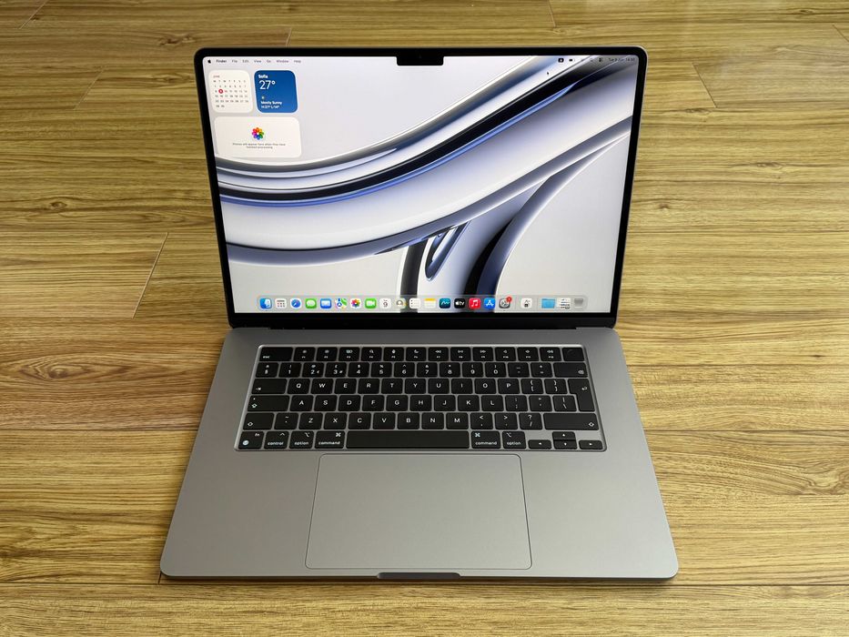 MacBook Air 15 M2`8 CPU/10 GPU/8GB RAM/256GB SSD/Бат 99%/Като Нов