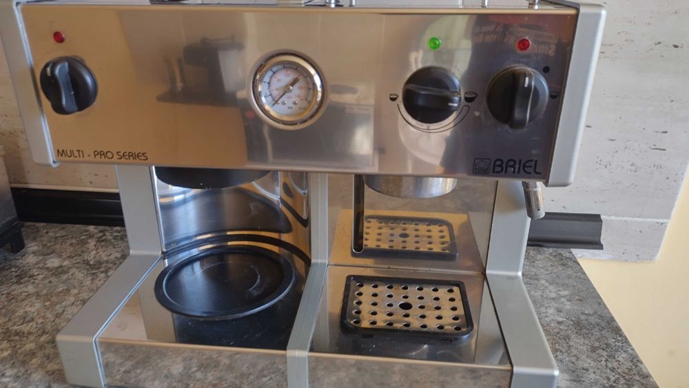 Полупрофесионална кафемашина Briel