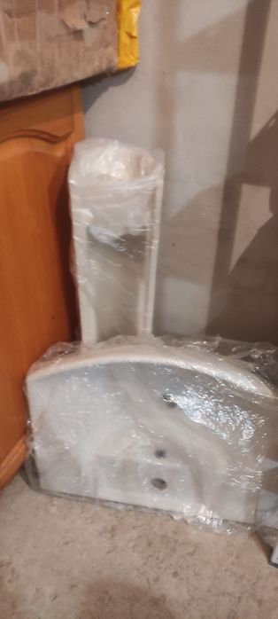 Продавам 2 мивки за баня