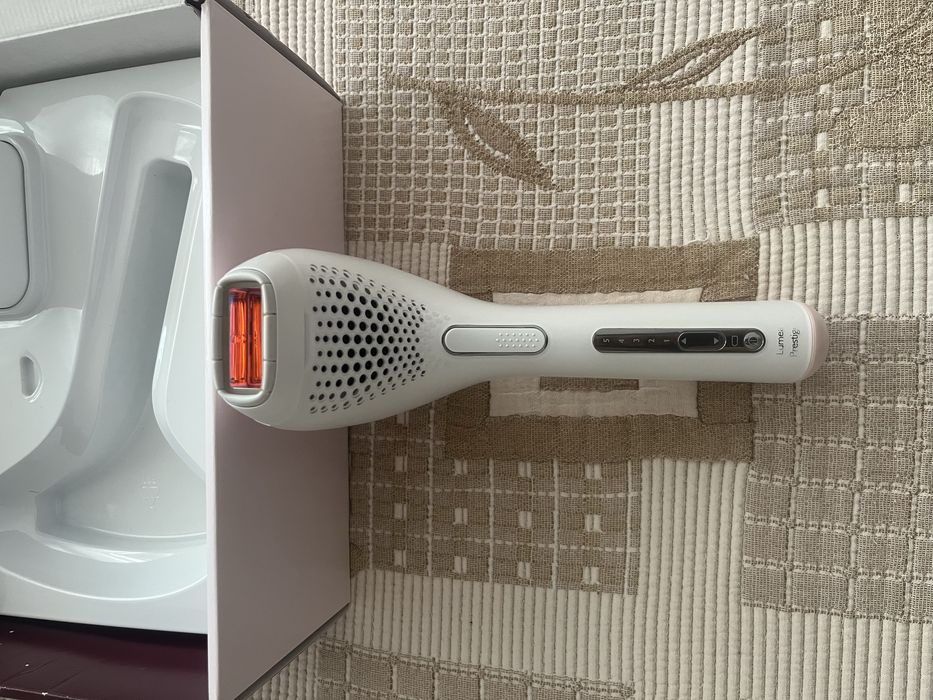 Фотоепилатор Philips Lumea Prestige