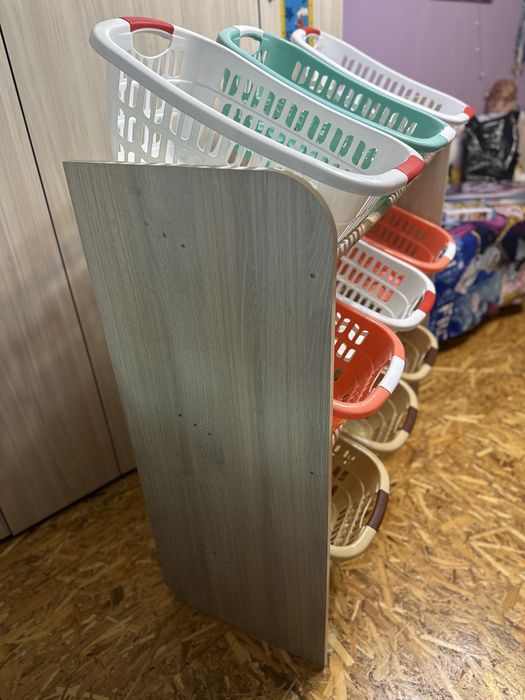 Етажерка за играчки